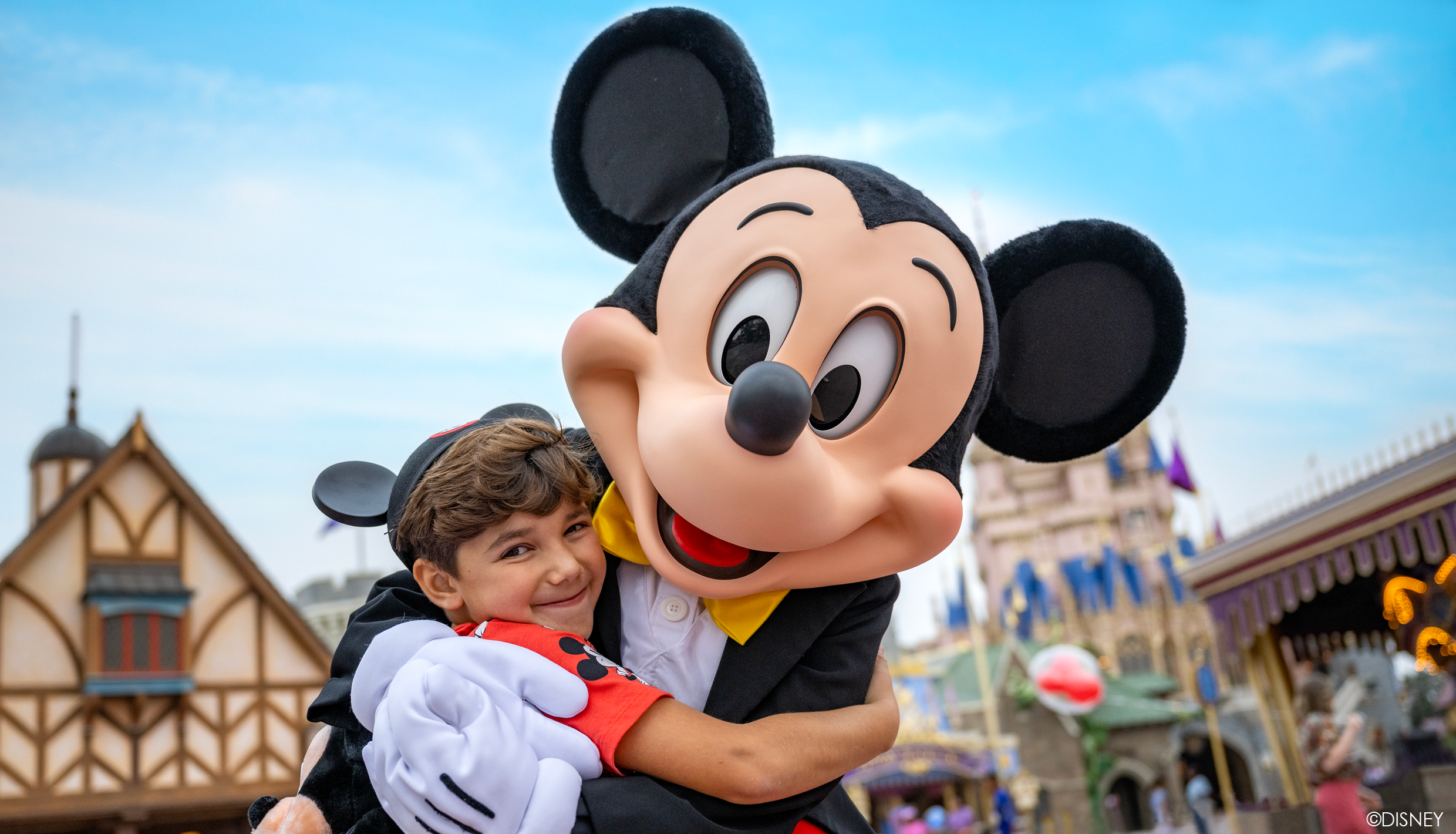 https://www.blue365deals.com/sites/default/files/styles/1240x710_cropped_2x/public/images/Blue365-WDW-Mickey-Image.png?h=febe9a9c&itok=sDCqbiyy