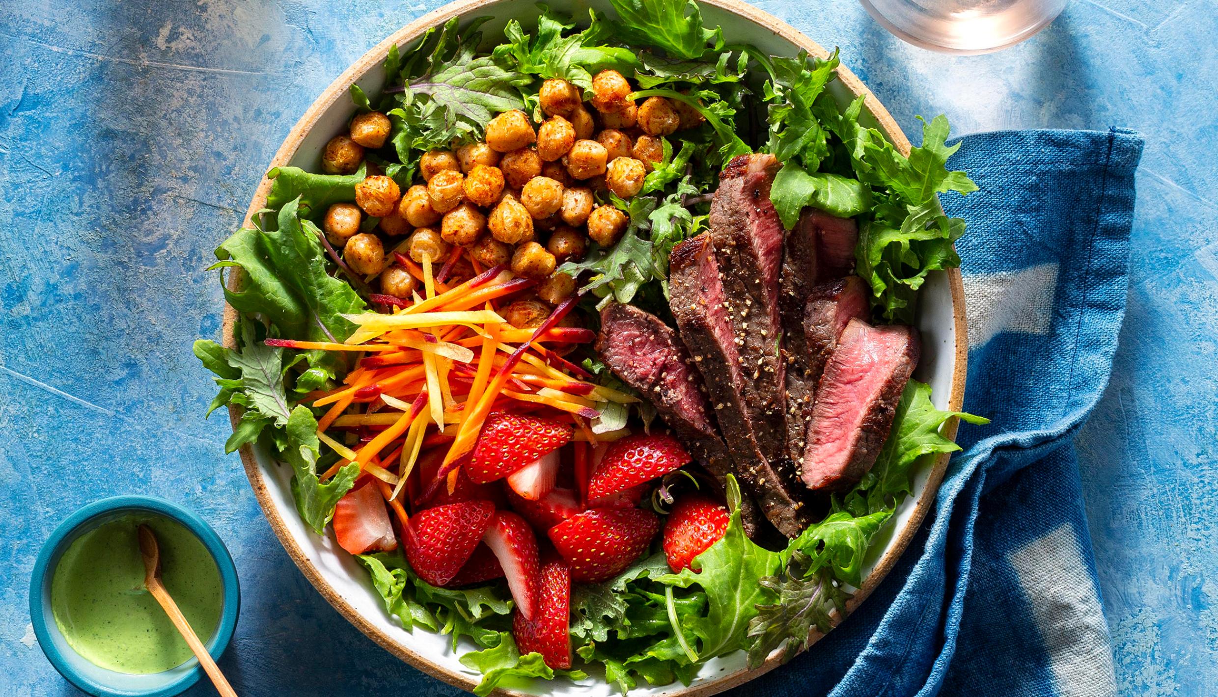 Steak salad bowl