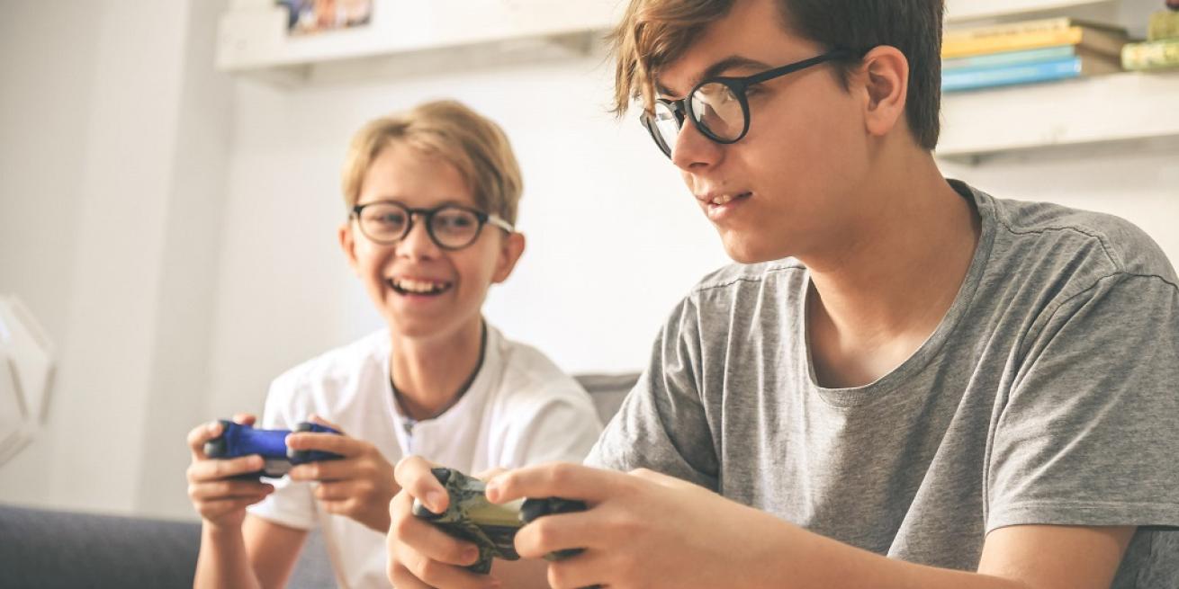 kids playing video games