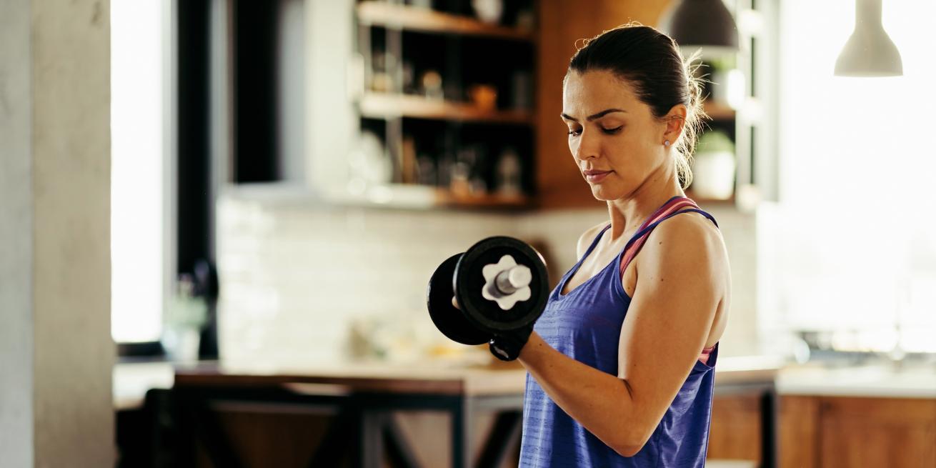 woman lifting a dumbbell